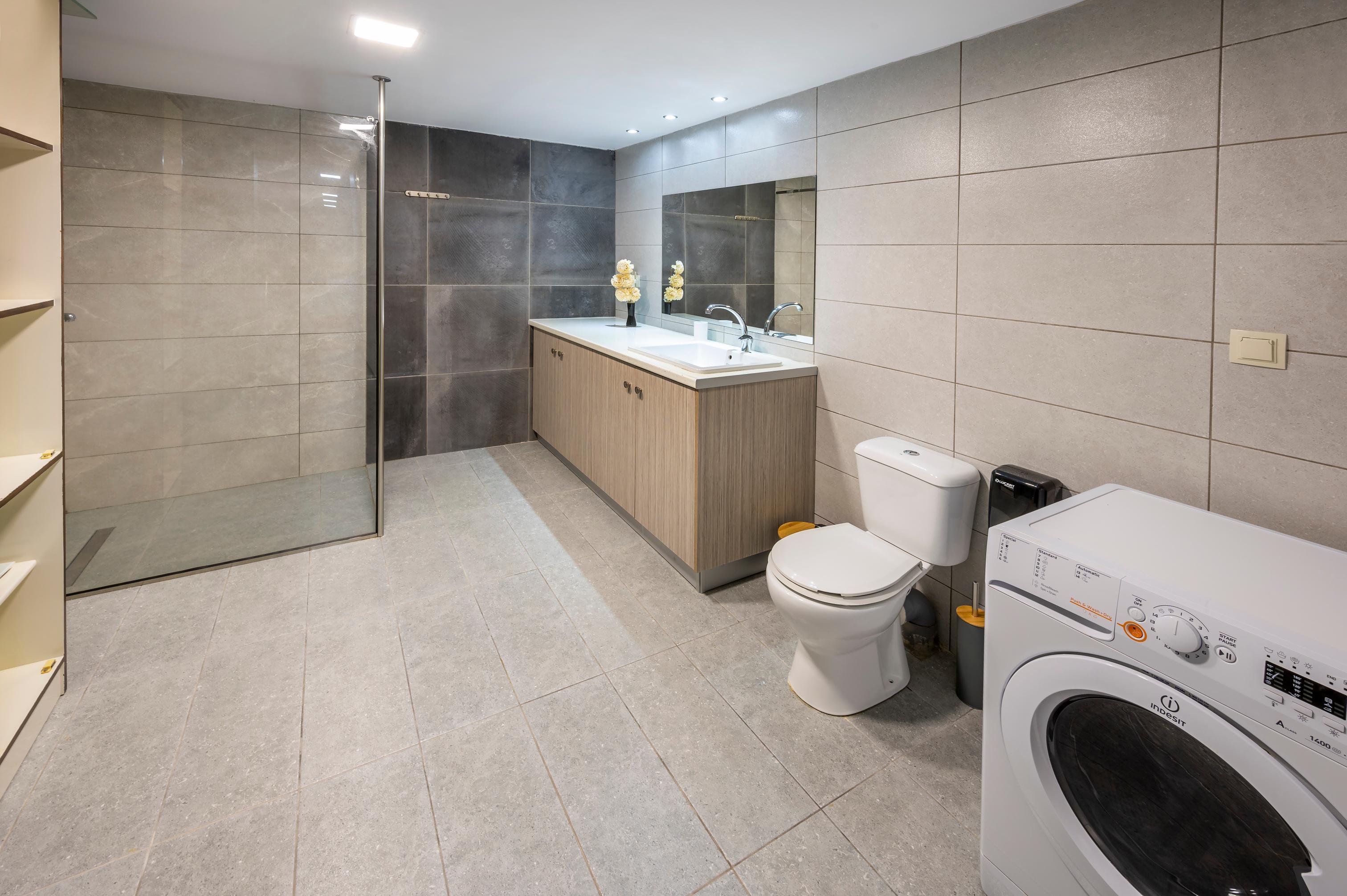 Comfort with a Traditional Touch (101)